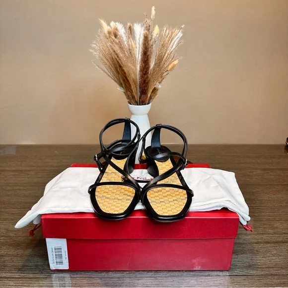 Egadi ferragamo sandals - Picture 1 of 2